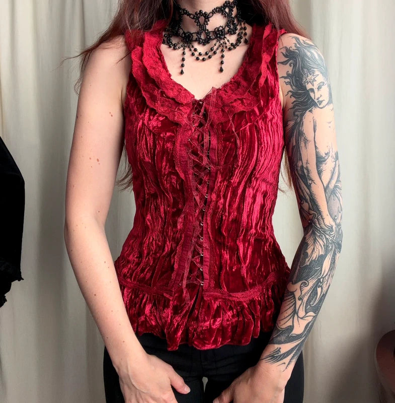 Top bustier en velours bordeaux avec laçage sur le devant et volants – taille M/L