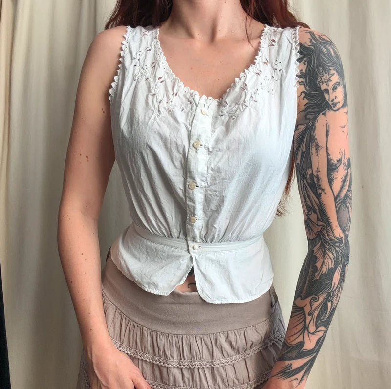 Cache corset blanc boutonné et détails fleuris ajourés – taille XS