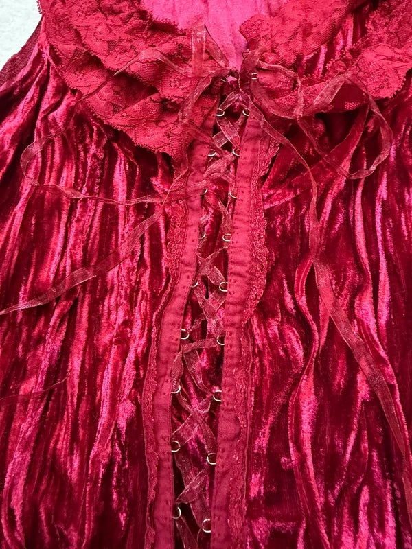 Top bustier en velours bordeaux avec laçage sur le devant et volants – taille M/L