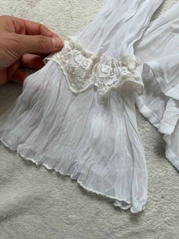 Blouse blanche romantique en tissu froissé transparent avec volants – taille S/M/L