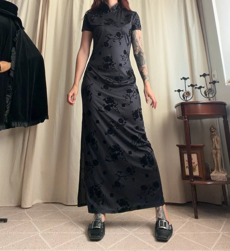 90s witchy maxi dress with Asian-inspired collar and floral velvet details - size M/L