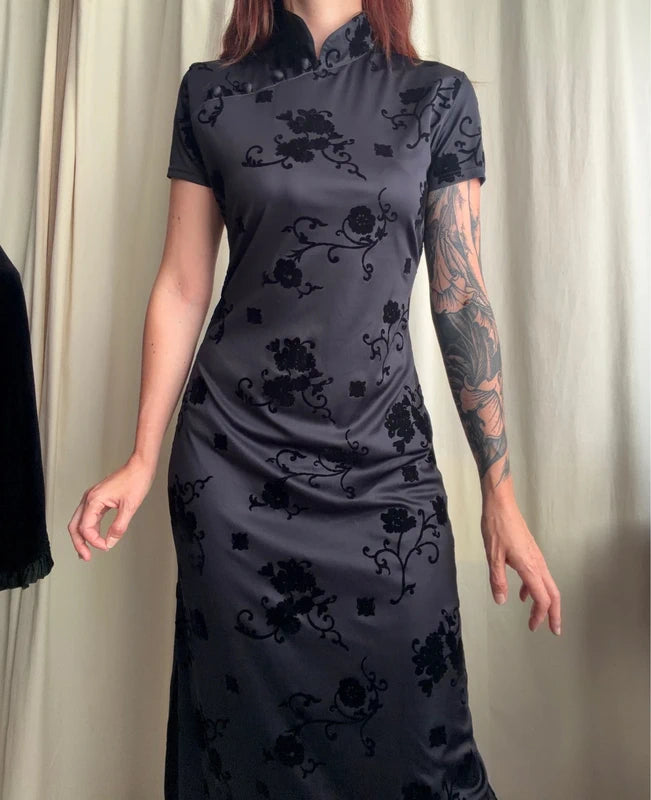 90s witchy maxi dress with Asian-inspired collar and floral velvet details - size M/L