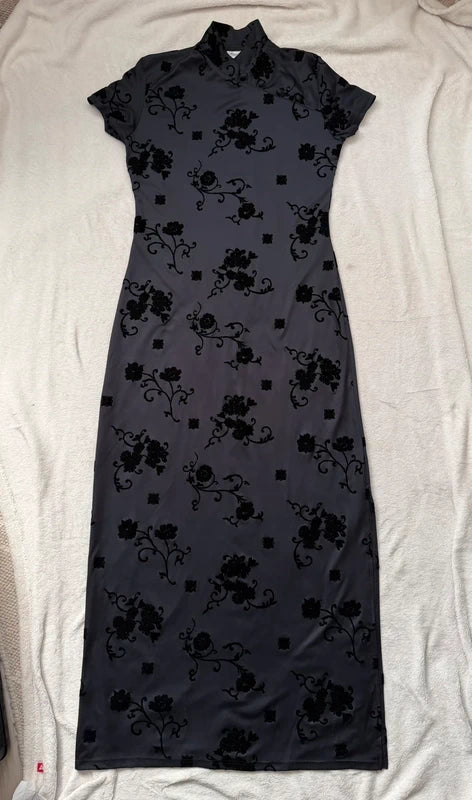 90s witchy maxi dress with Asian-inspired collar and floral velvet details - size M/L