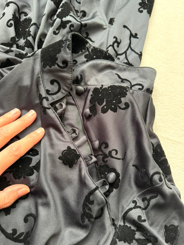 90s witchy maxi dress with Asian-inspired collar and floral velvet details - size M/L