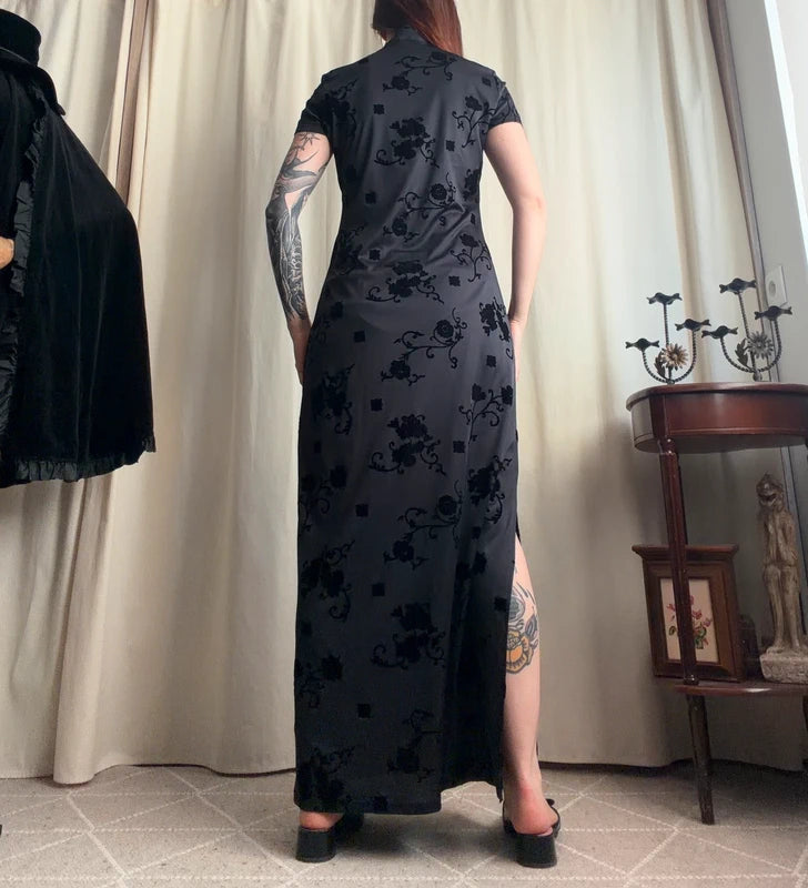 90s witchy maxi dress with Asian-inspired collar and floral velvet details - size M/L