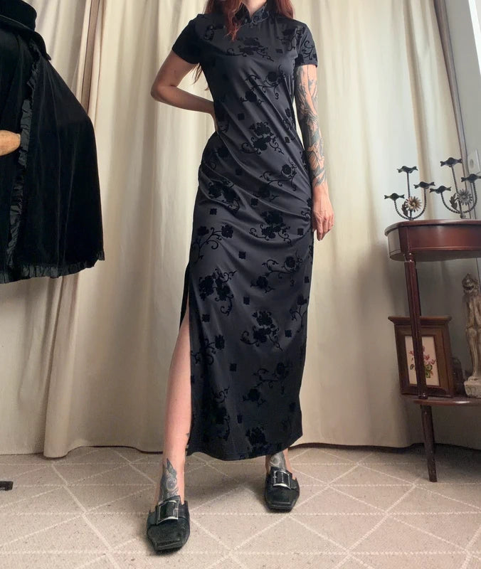 90s witchy maxi dress with Asian-inspired collar and floral velvet details - size M/L