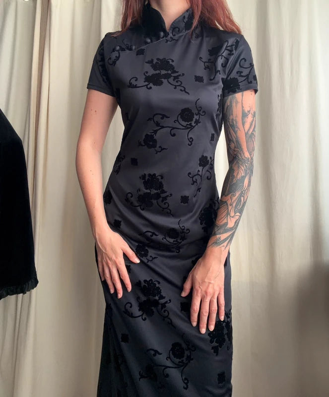 90s witchy maxi dress with Asian-inspired collar and floral velvet details - size M/L