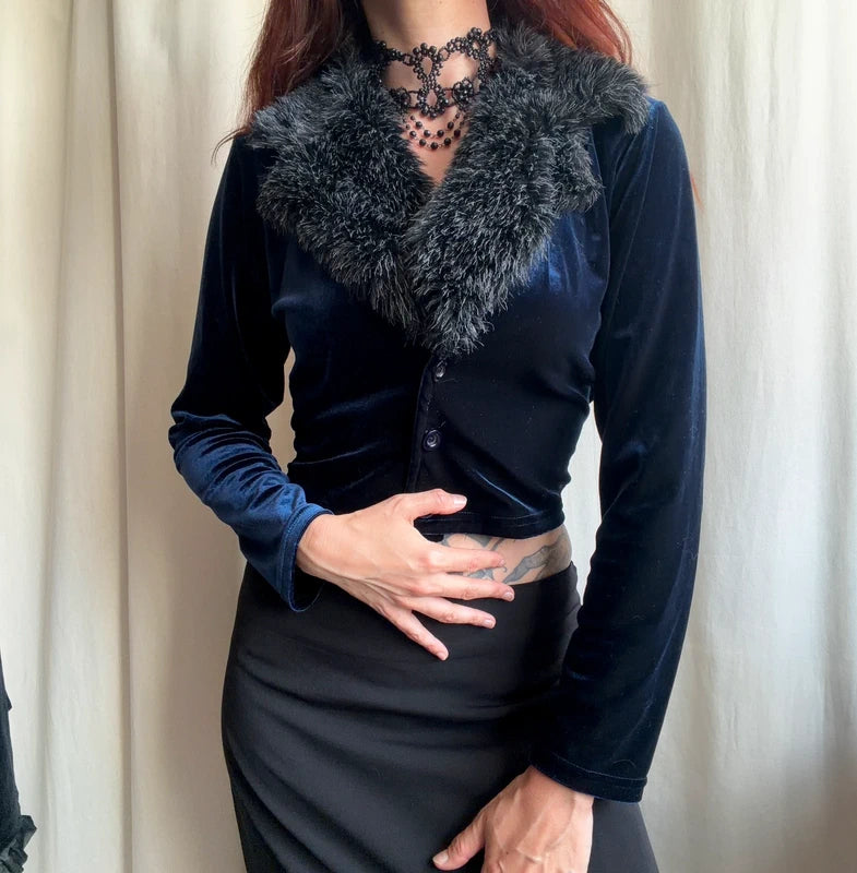 Cardigan en velours bleu nuit avec col en fausse fourrure style vampy années 90 – taille S/M