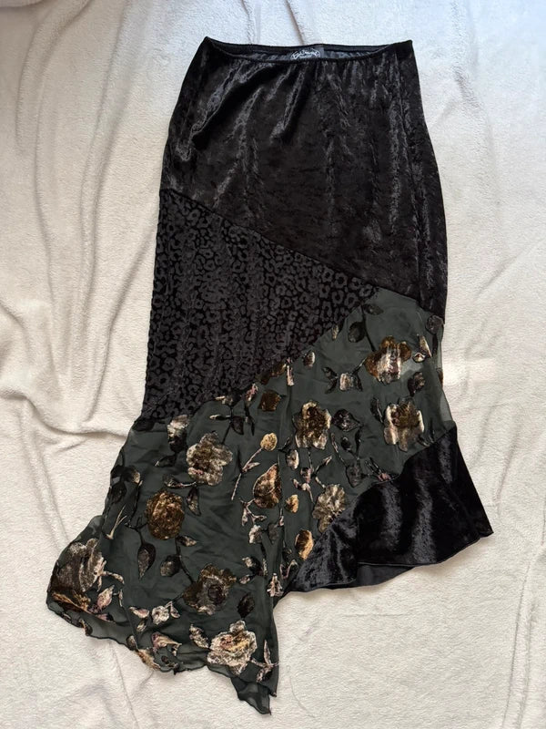 Jupe en velours whimsigoth à broderies florales transparentes et ourlet asymétrique – taille S