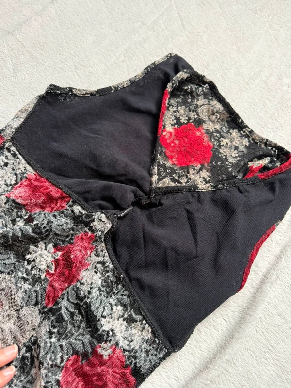 Black and red floral lace whimsigoth 90s camisole – size XS/S