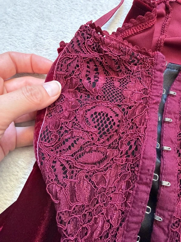Top corset à crochets bordeaux en velours et dentelle - taille M/L