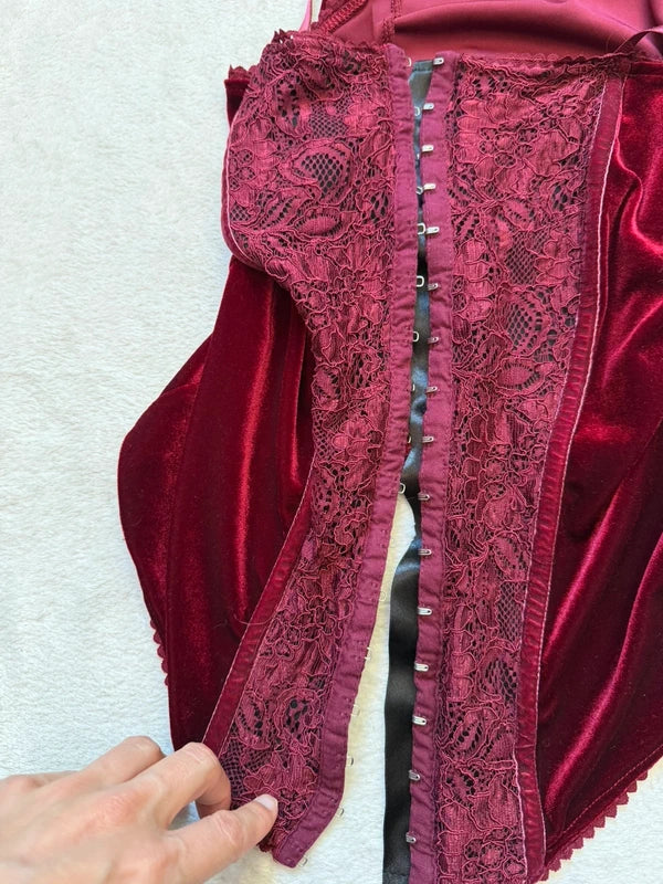 Top corset à crochets bordeaux en velours et dentelle - taille M/L