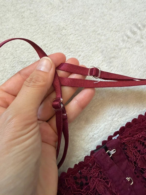 Top corset à crochets bordeaux en velours et dentelle - taille M/L