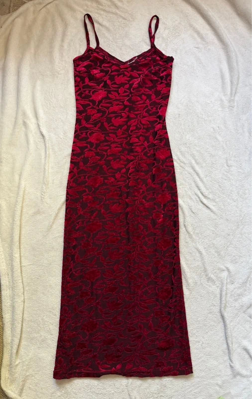 Burgundy floral velvet long dress 90s prom dress style – size S/M