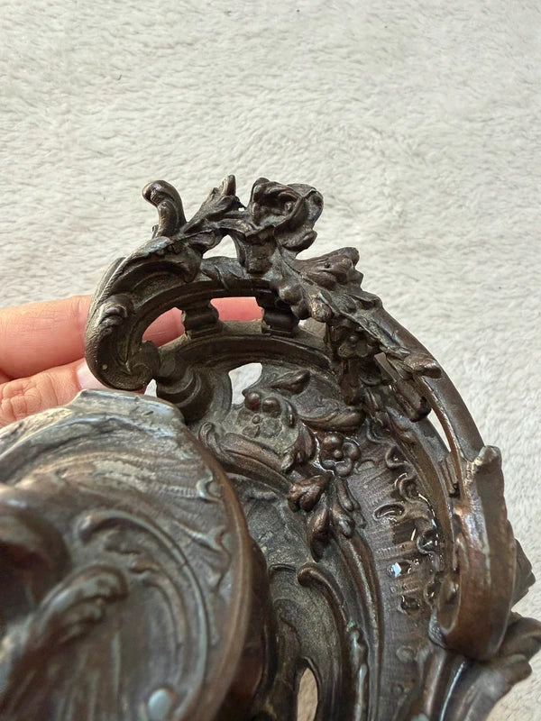 Encrier Art Nouveau à ornements floraux décoration ancienne gothique victorienne