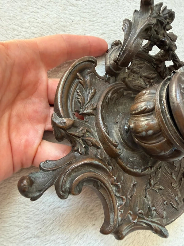 Encrier Art Nouveau à ornements floraux décoration ancienne gothique victorienne