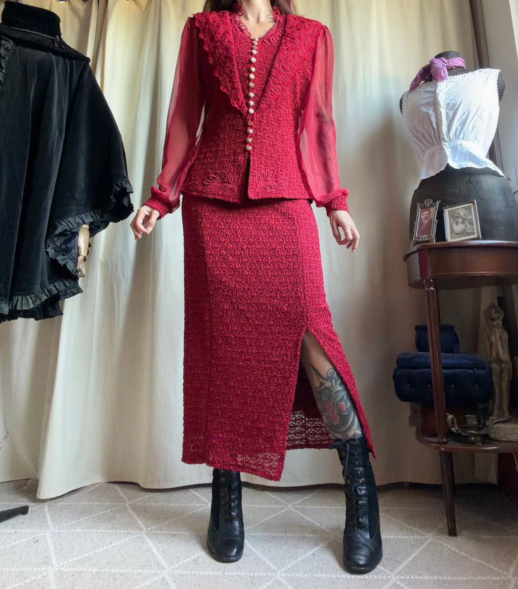 Ensemble rouge veste brodée et jupe longue style vampire goth Made in France - taille M