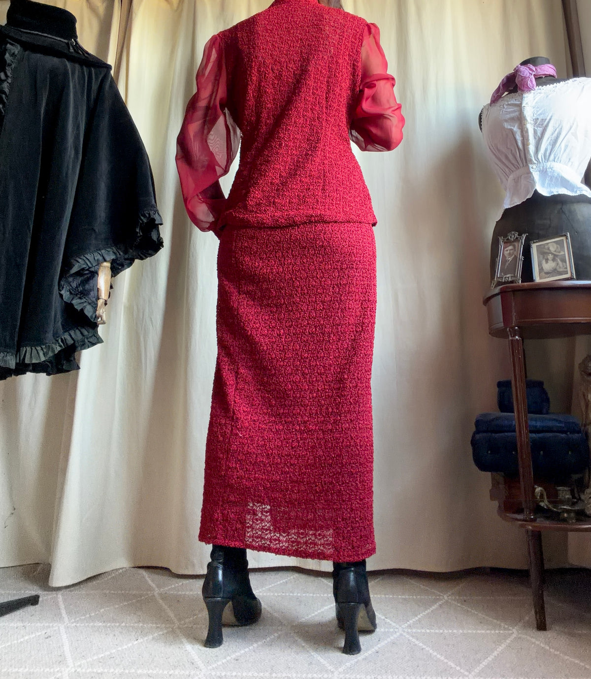 Ensemble rouge veste brodée et jupe longue style vampire goth Made in France - taille M