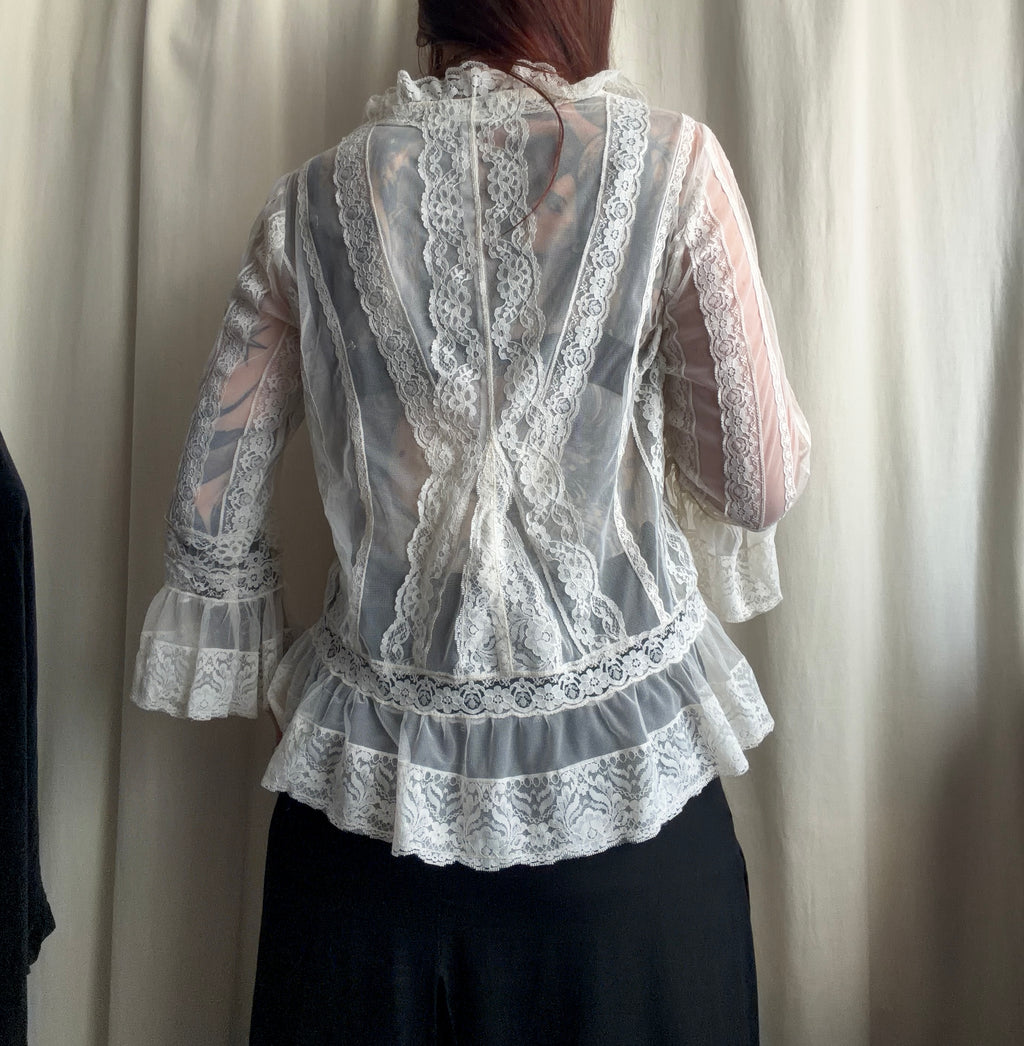 Blouse blanche transparente en dentelle à volants style victorien romantique - Taille L