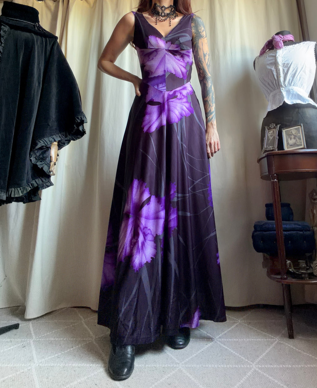 Robe maxi fleurs violettes et décolleté V style whimsigoth prom night - taille XS/S