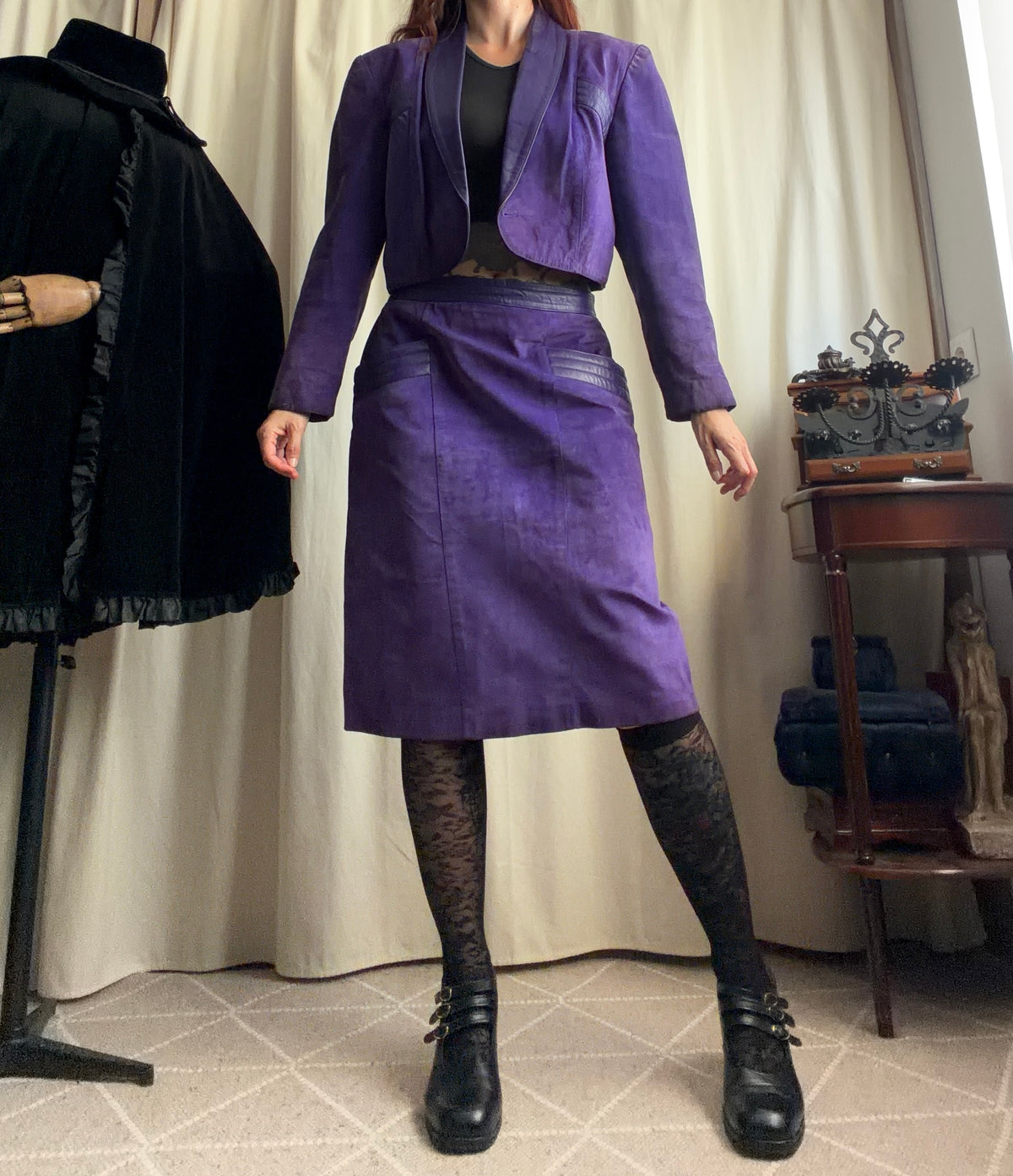 Ensemble rare veste courte et jupe midi en cuir violet vintage 80s - Taille M