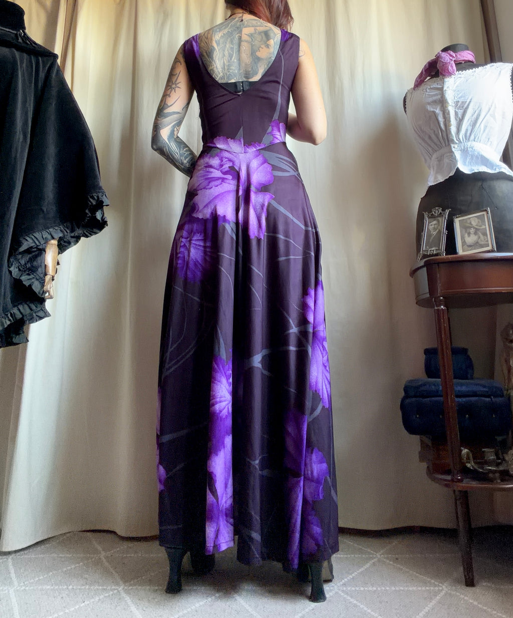 Robe maxi fleurs violettes et décolleté V style whimsigoth prom night - taille XS/S