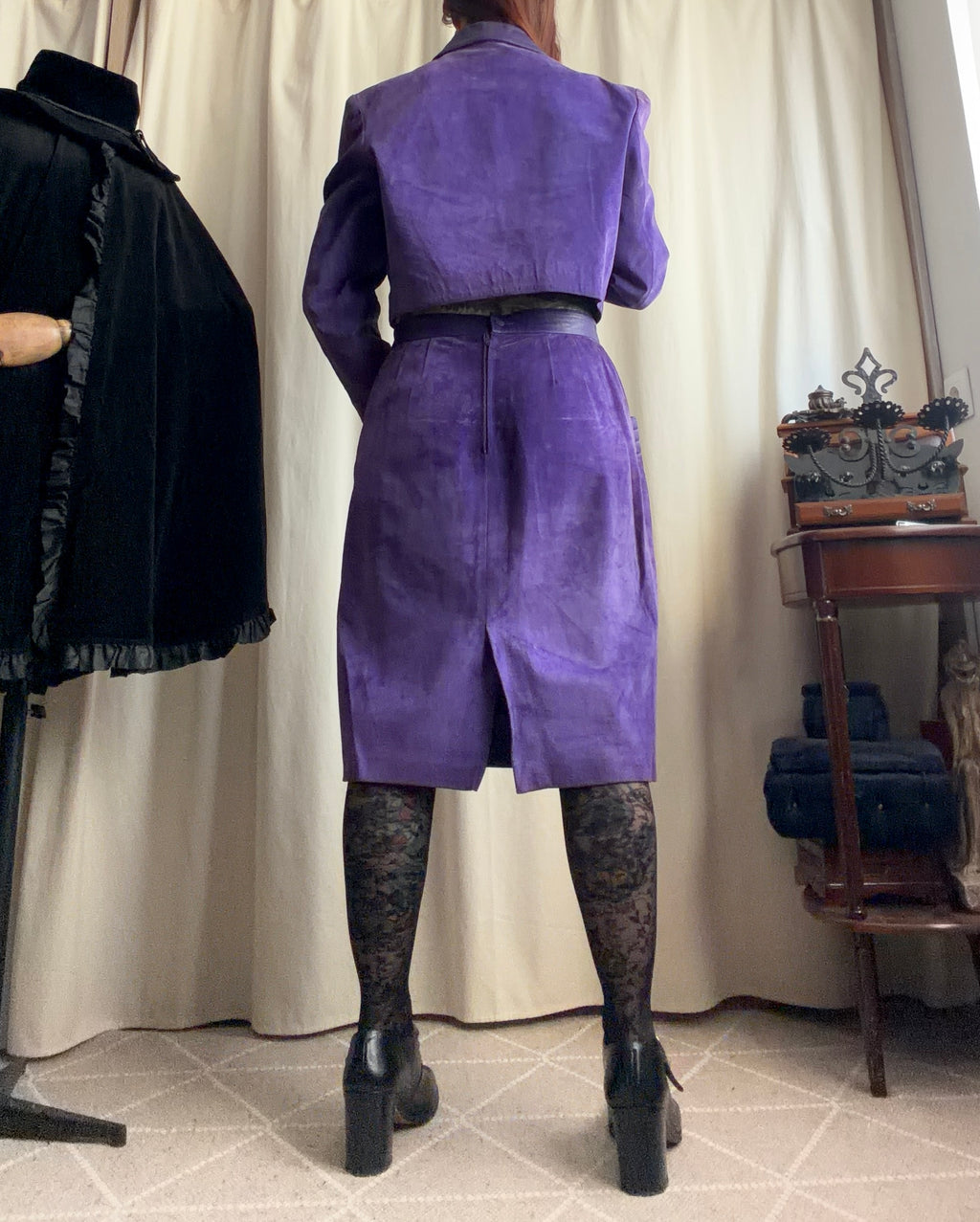 Ensemble rare veste courte et jupe midi en cuir violet vintage 80s - Taille M