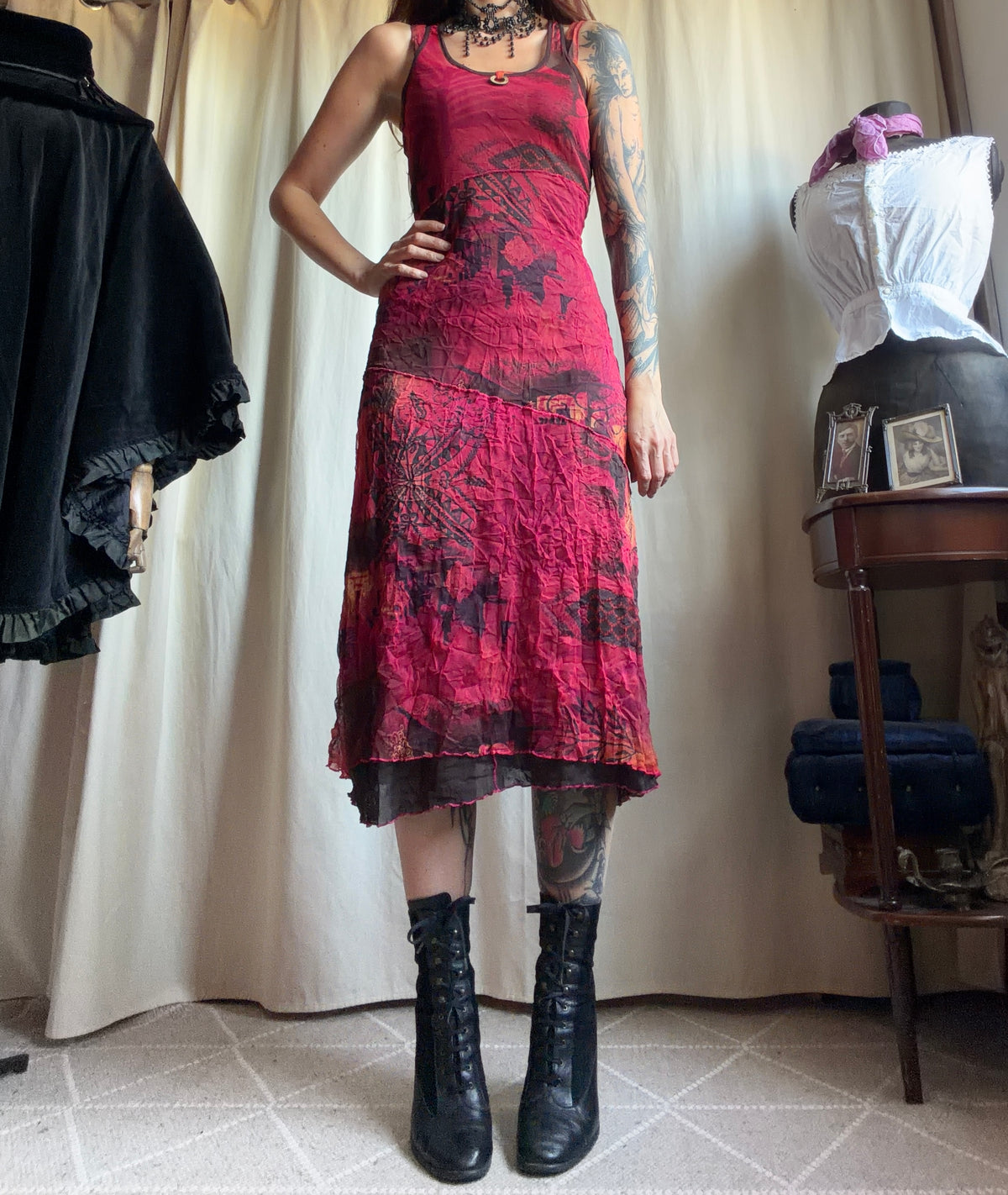 Red and black crinkled mesh midi dress, fairygrunge Y2K style - size S