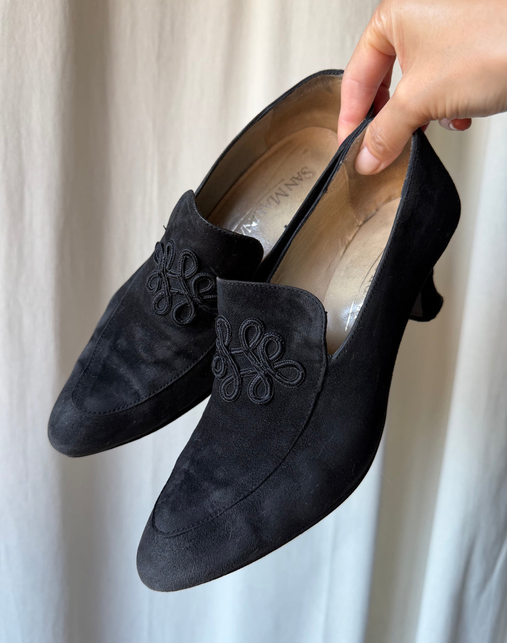 Black suedette heeled loafers with Victorian gothic style embroidery - Size 37