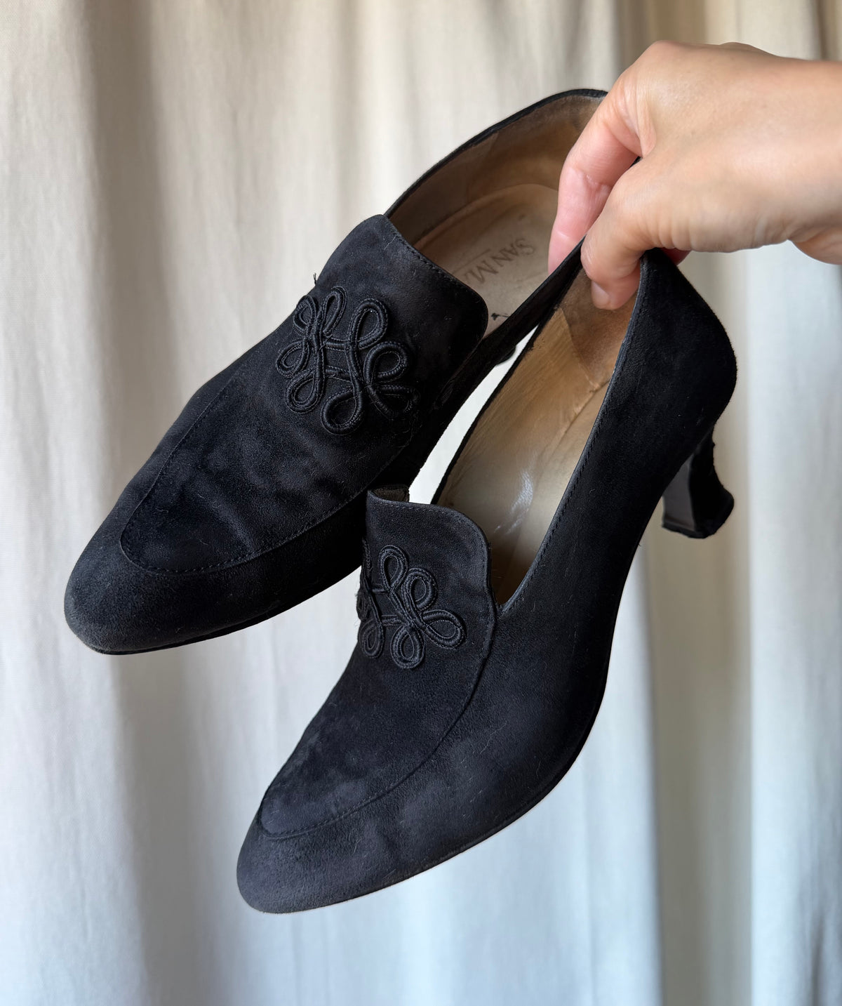 Black suedette heeled loafers with Victorian gothic style embroidery - Size 37