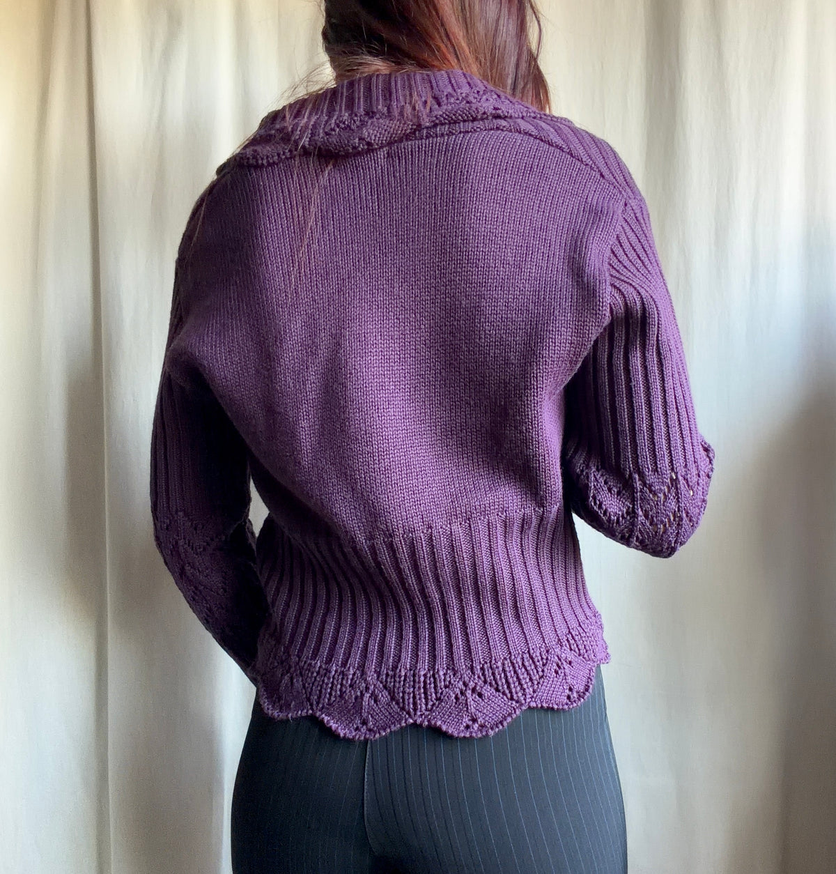 Cardigan court violet en maille côtelée manches ajourées style whimsigoth fairygrunge - taille XS/S