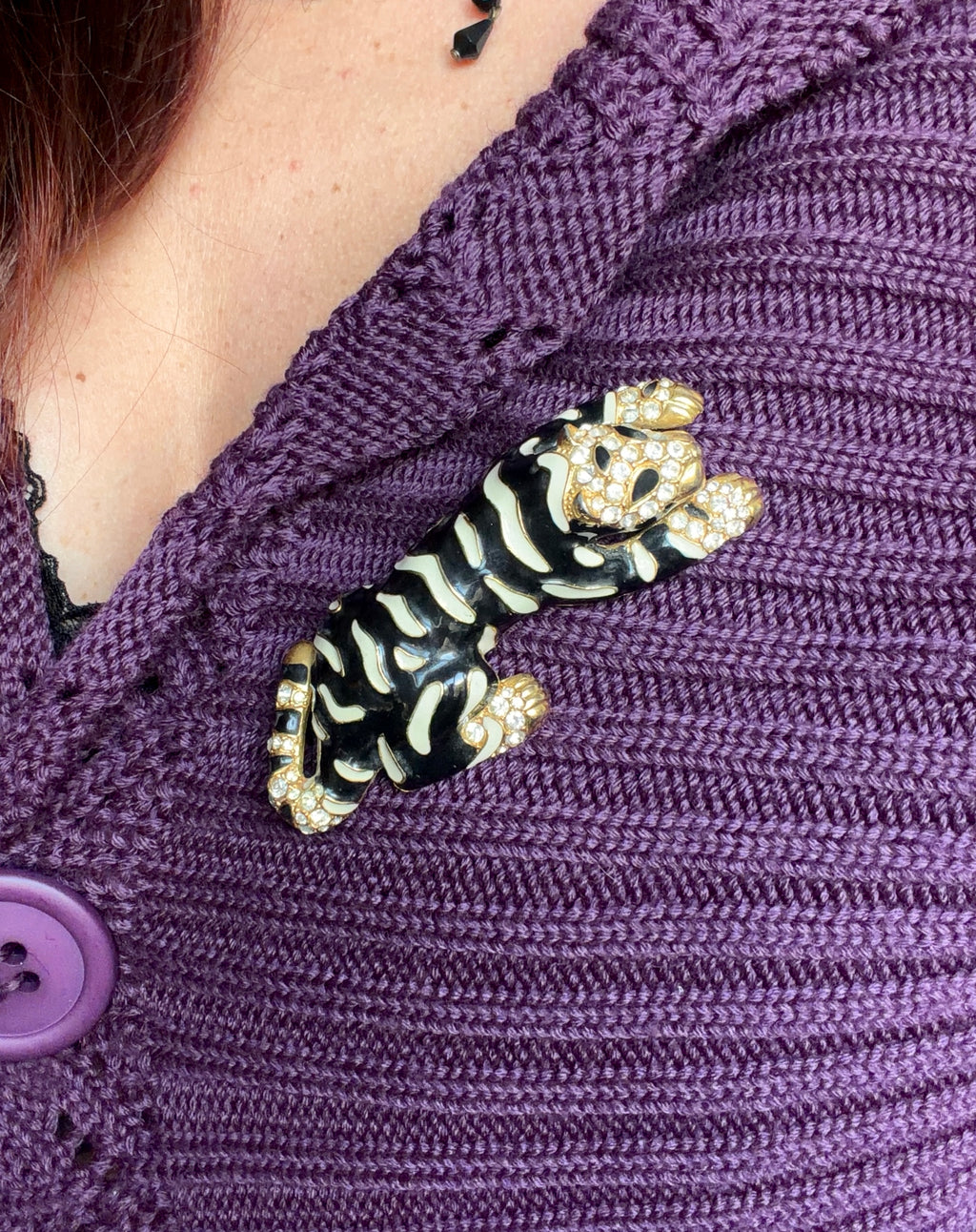 Black tiger brooch, ivory enamel with rhinestones and gold-tone details - 80s 90s vintage baroque