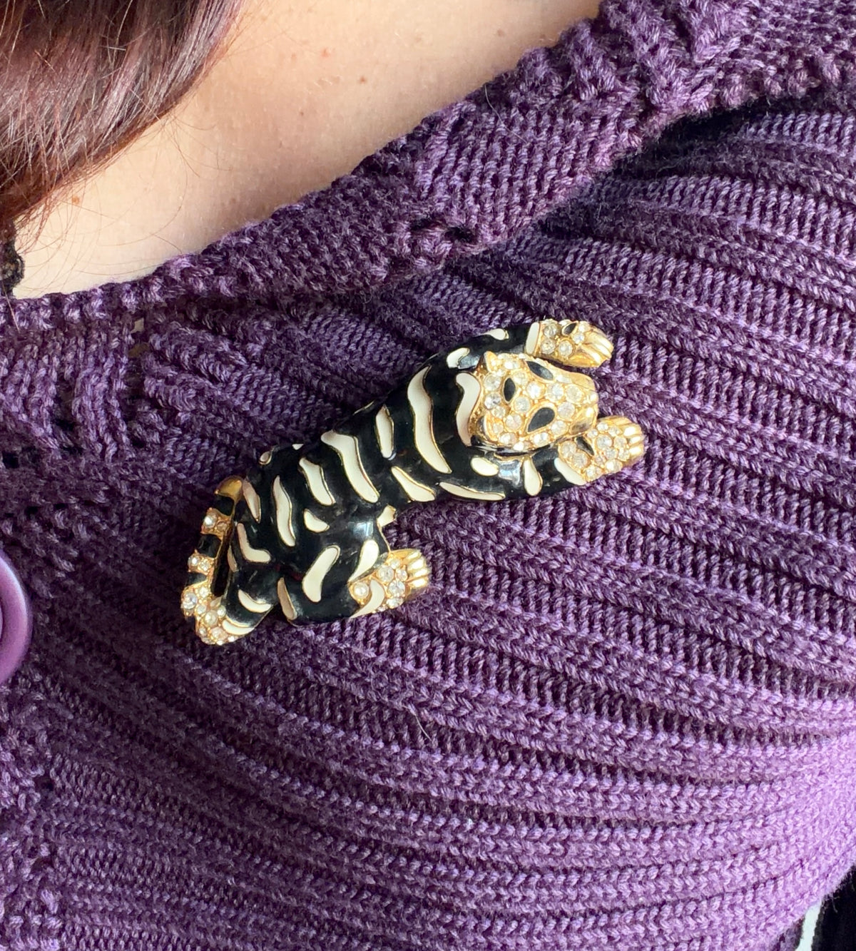 Black tiger brooch, ivory enamel with rhinestones and gold-tone details - 80s 90s vintage baroque