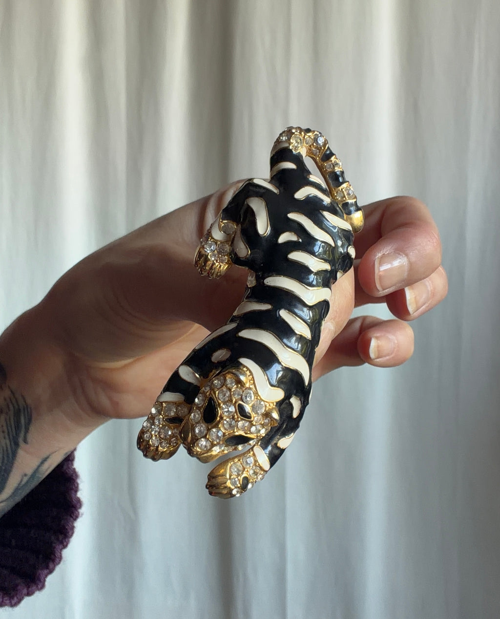 Black tiger brooch, ivory enamel with rhinestones and gold-tone details - 80s 90s vintage baroque