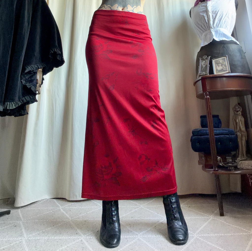 Jupe longue rouge motif floral noir coupe évasée style vampire goth - taille M