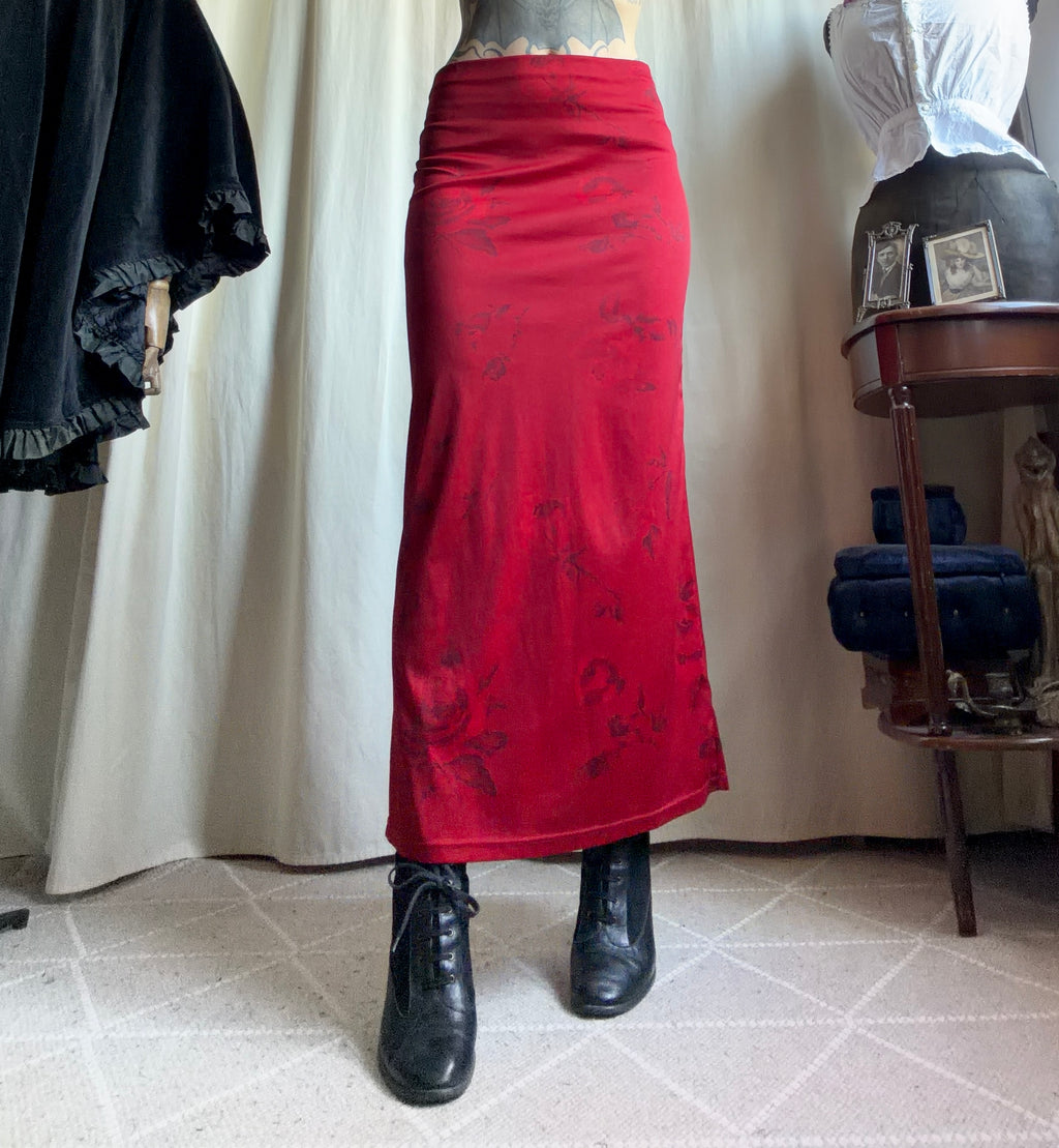 Jupe longue rouge motif floral noir coupe évasée style vampire goth - taille M