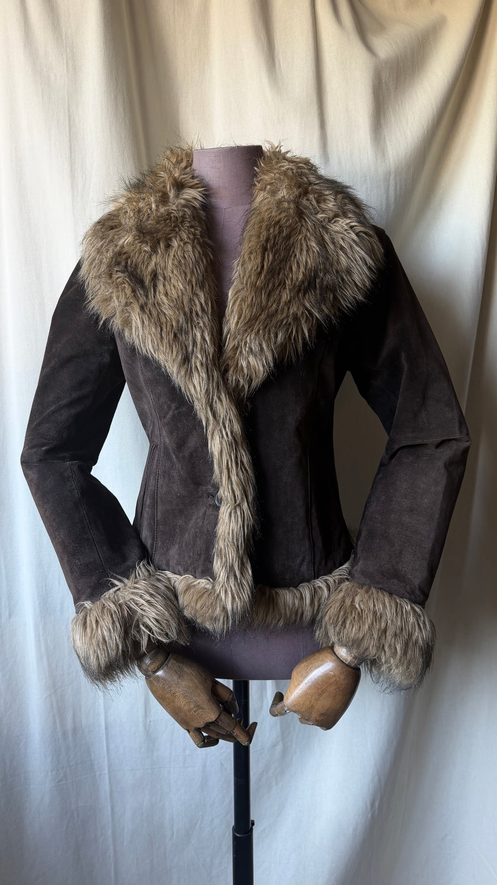 Brown leather jacket with large faux fur collar - Size M