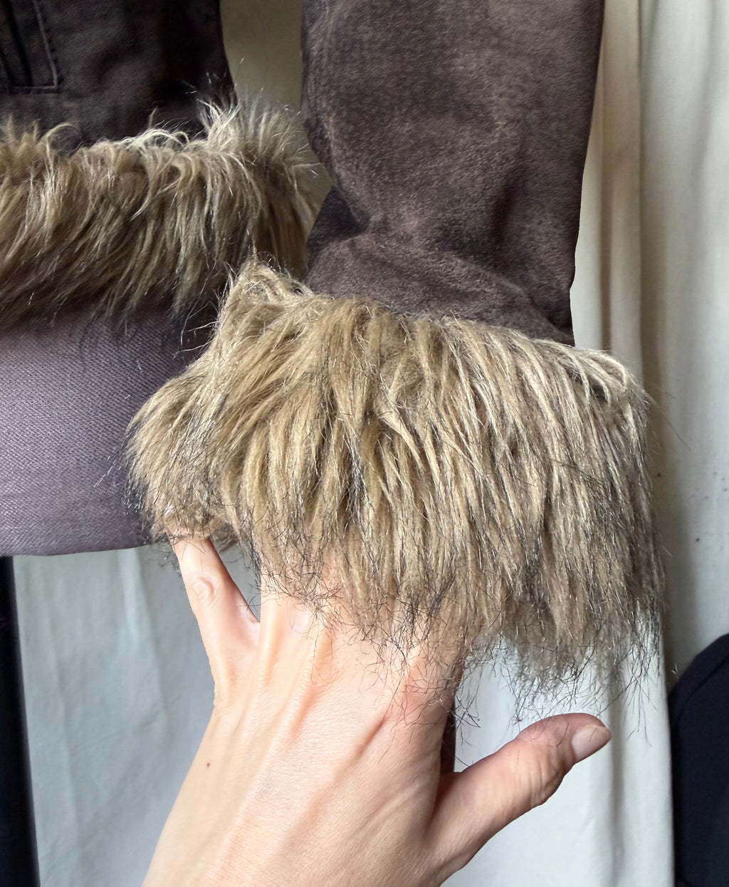 Brown leather jacket with large faux fur collar - Size M