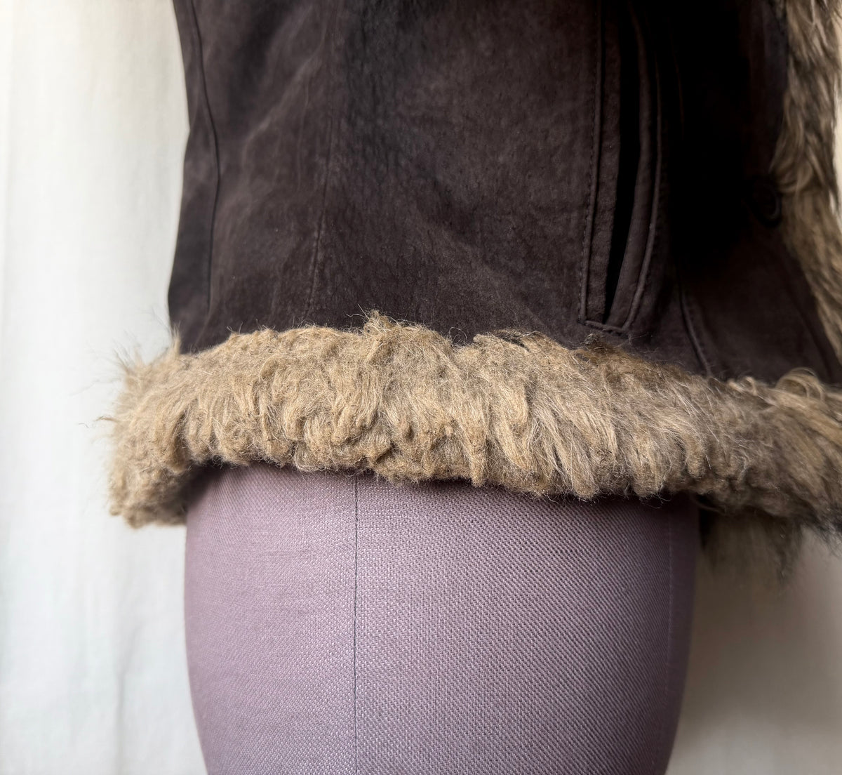 Brown leather jacket with large faux fur collar - Size M