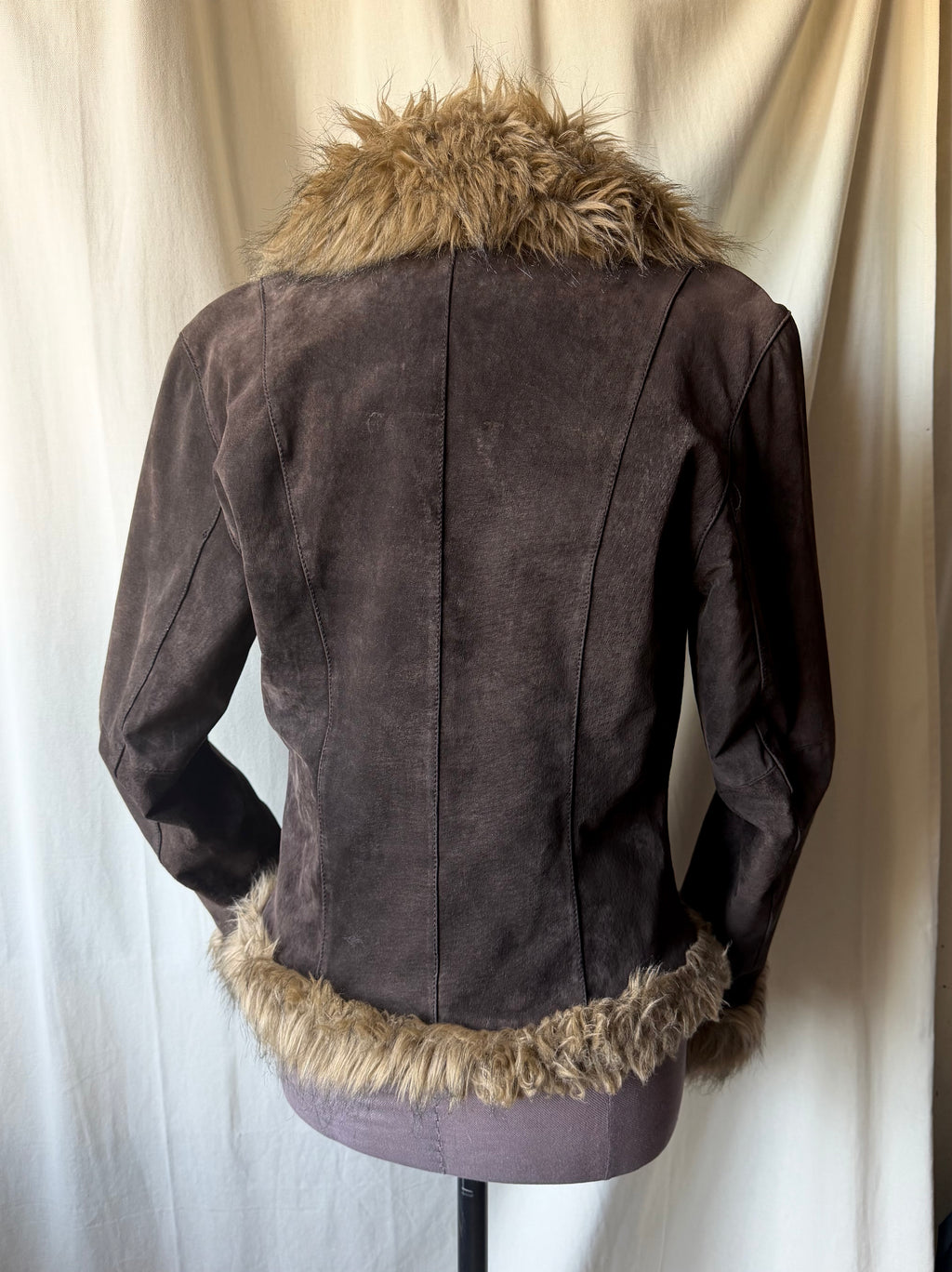 Brown leather jacket with large faux fur collar - Size M