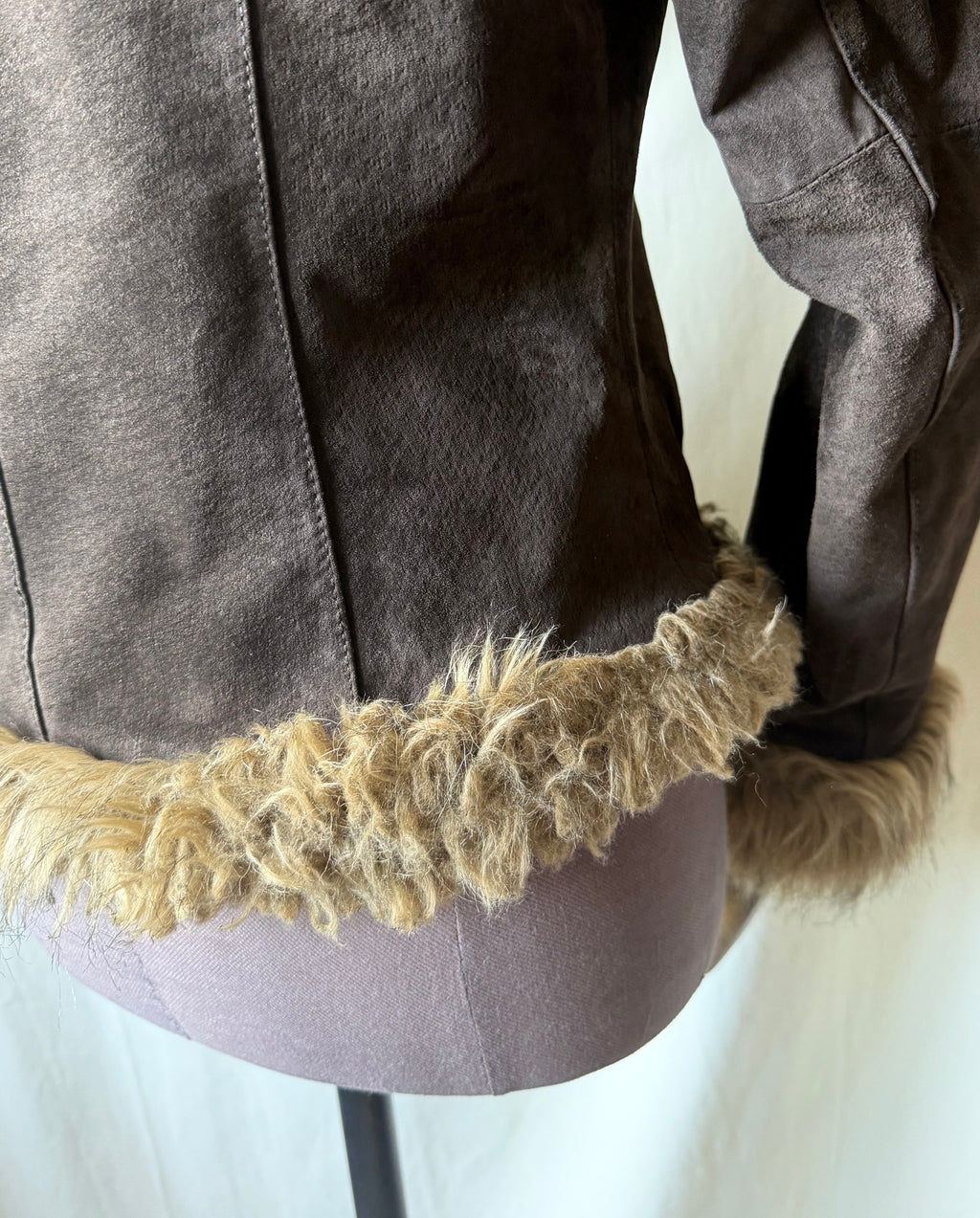 Brown leather jacket with large faux fur collar - Size M