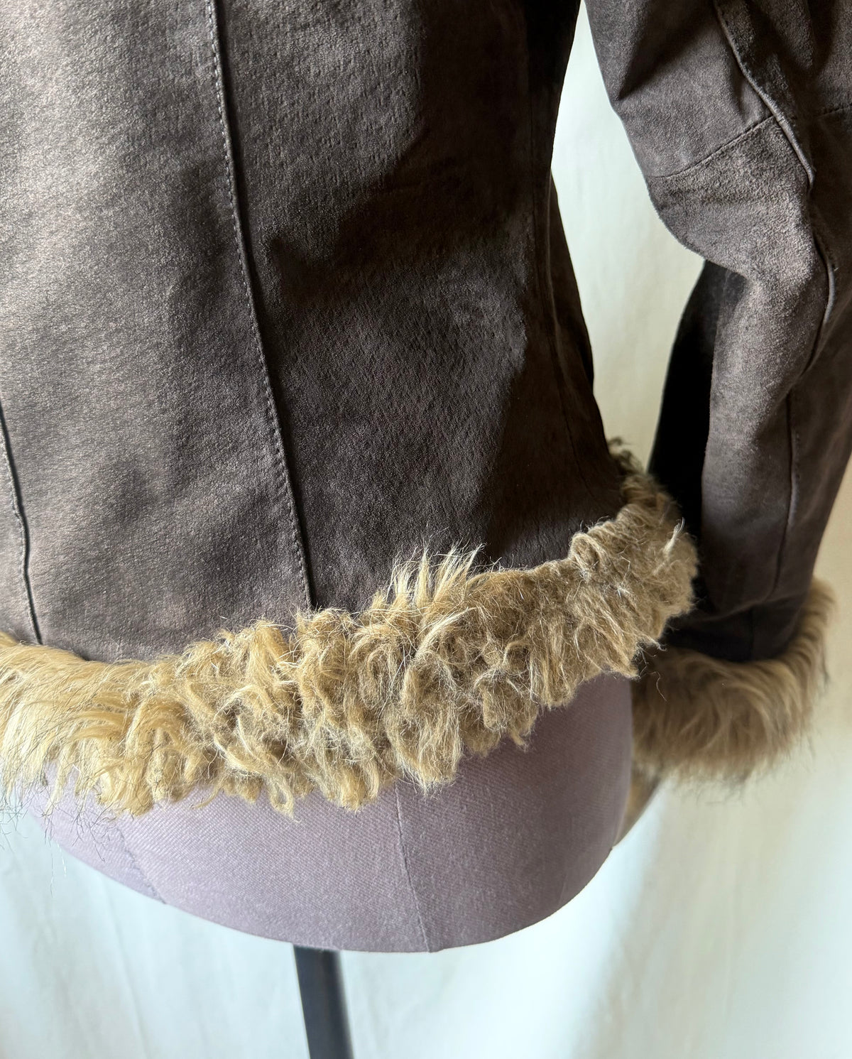 Brown leather jacket with large faux fur collar - Size M