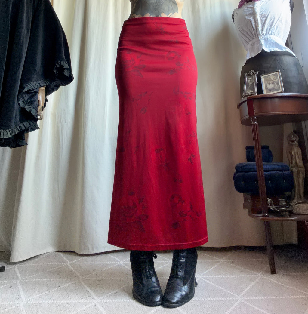 Jupe longue rouge motif floral noir coupe évasée style vampire goth - taille M