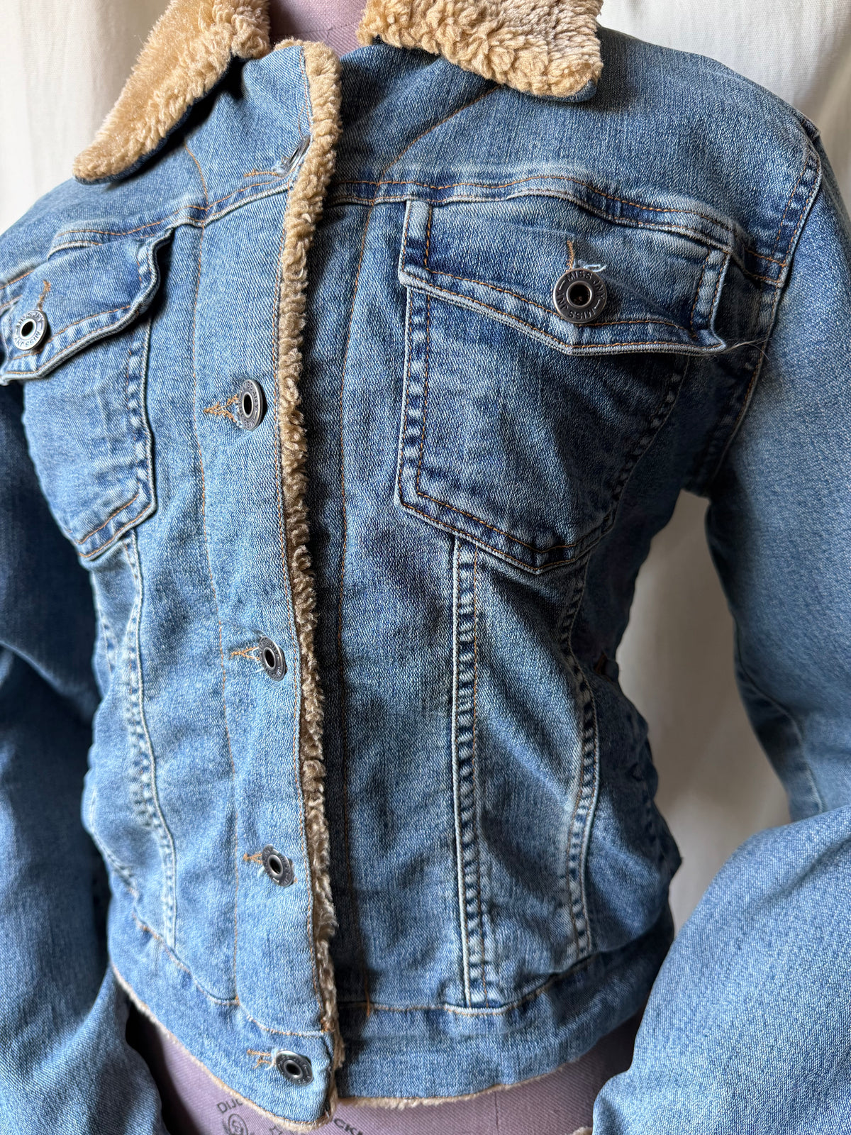 Veste en jean bleu y2k doublée fausse fourrure  - Taille M