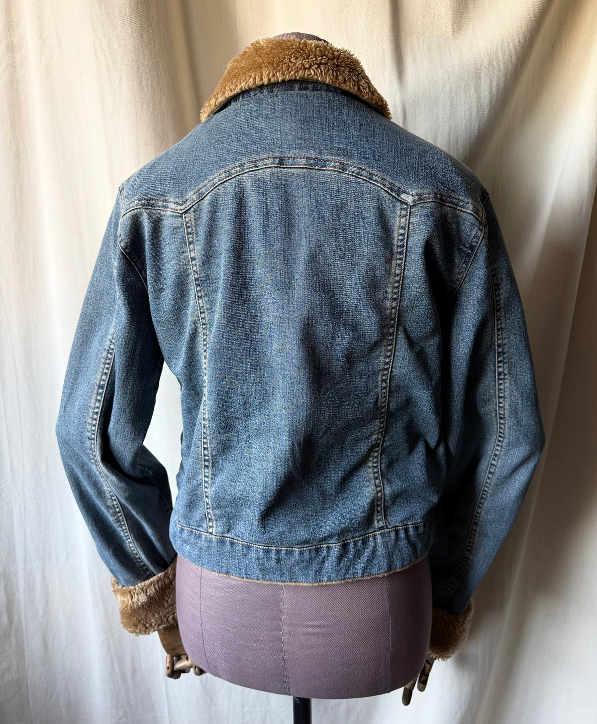 Veste en jean bleu y2k doublée fausse fourrure  - Taille M