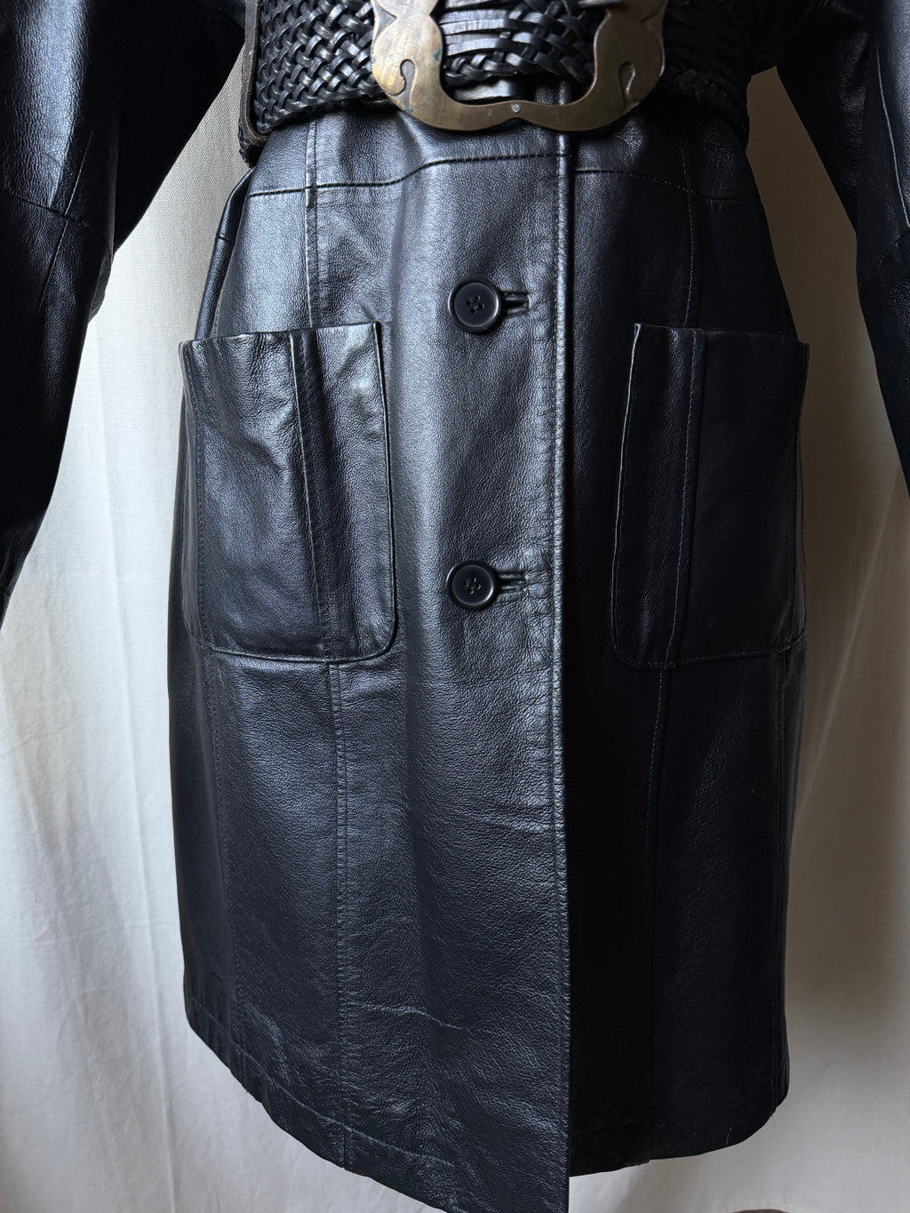 Manteau long oversize en cuir noir col fausse fourrure  - Taille L/XL