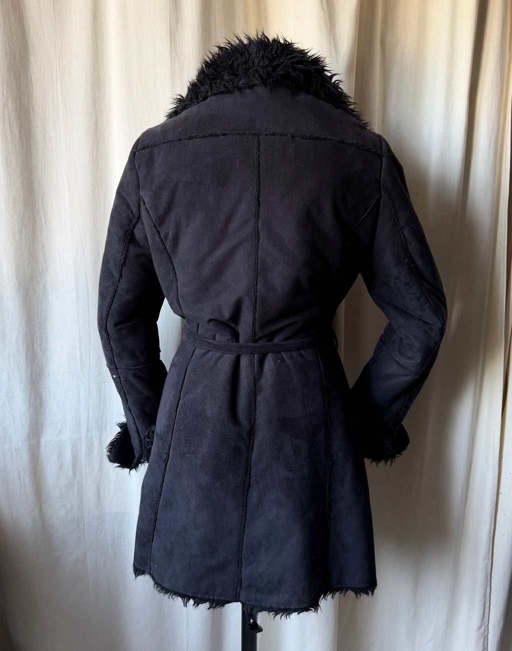 Manteau noir en suédine bordé fausse fourrure style pennylane - Taille M/L