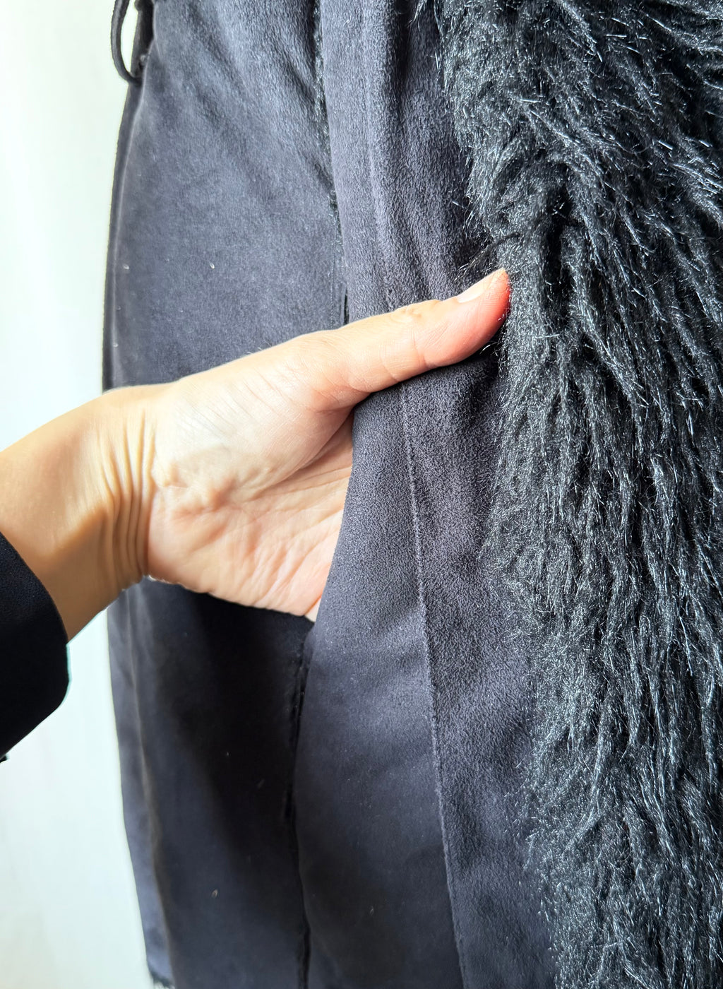 Manteau noir en suédine bordé fausse fourrure style pennylane - Taille M/L