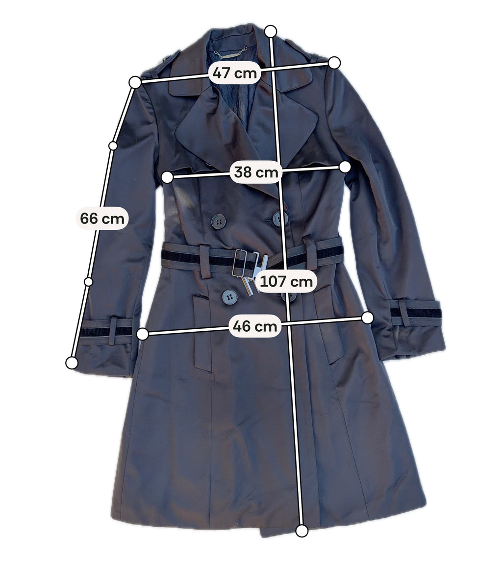 Fitted black satin trench coat with double-breasted closure and integrated belt - Size M
