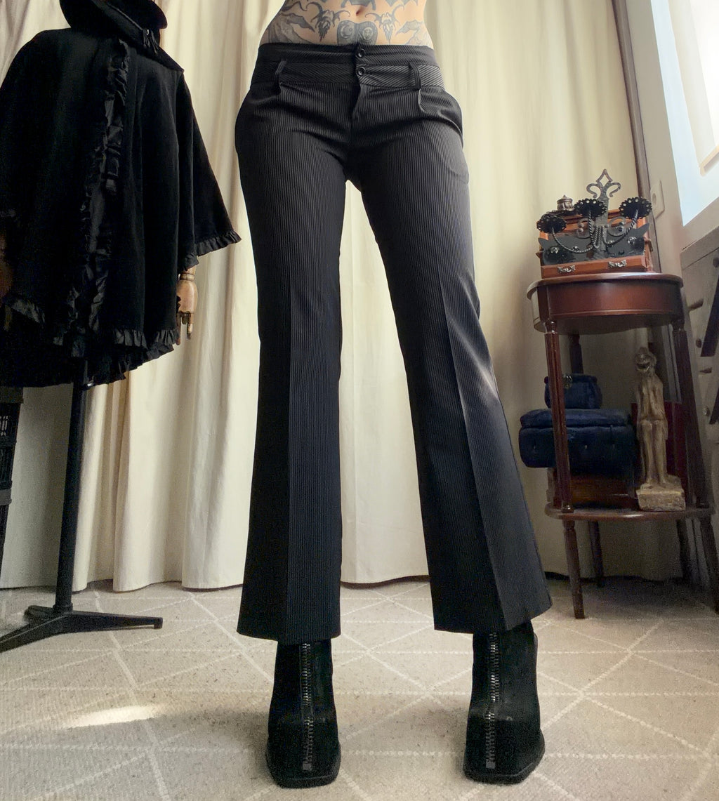 Pantalon noir à fines rayures taille basse coupe flare style office siren corporate goth – taille S
